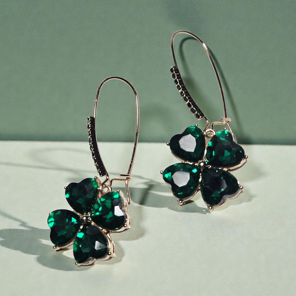 Betsey Johnson Shamrock Four Leaf Clover Green Crystal Earrings 2" New In Box - Picture 2 of 5
